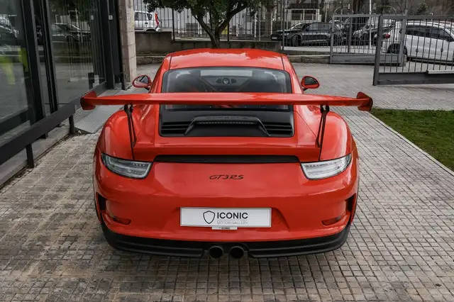 Porsche 911 view 10