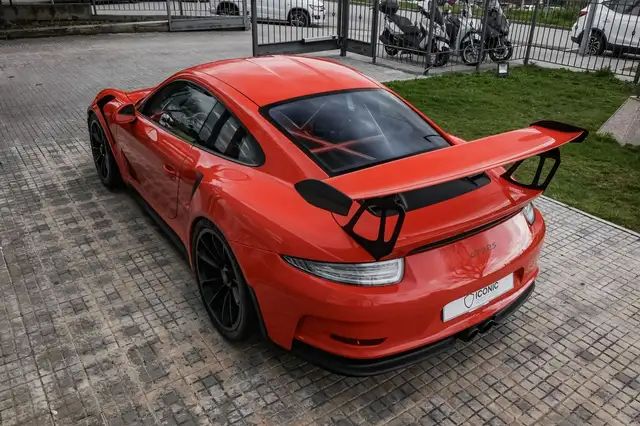 Porsche 911 view 11