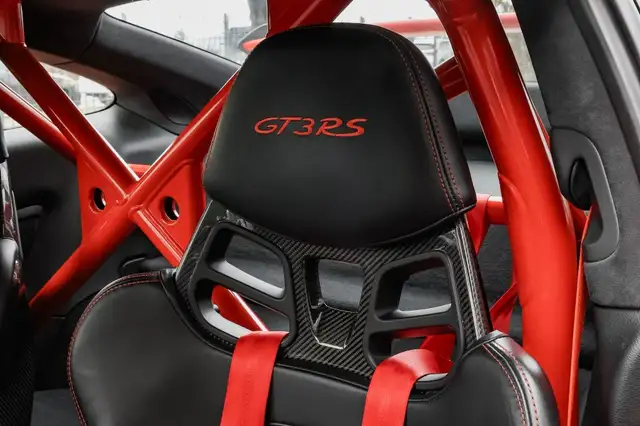 Porsche 911 view 12