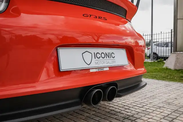 Porsche 911 view 9