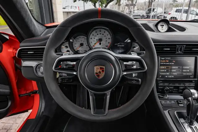 Porsche 911 view 15