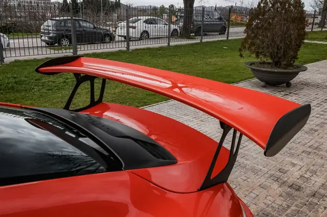 Porsche 911 view 8