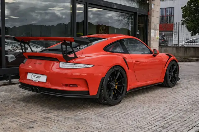 Porsche 911 view 7