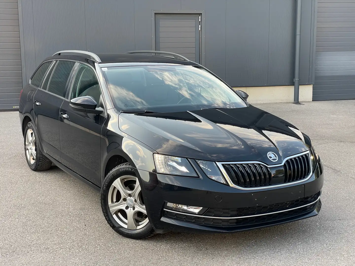 Skoda Octavia 1.6 TDI Style,Euro-6,NAVI,Leder,Klima,Standheizung Schwarz - 1
