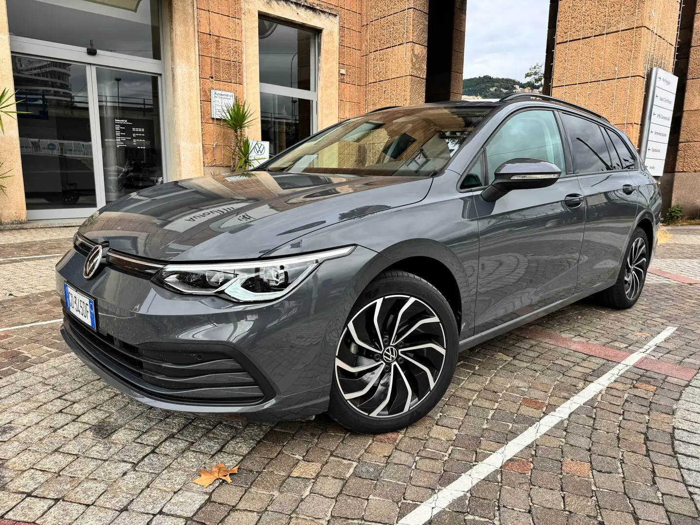 Volkswagen Golf Variant 1.0 etsi evo Life 110cv dsg Hybid PREZZO REALE Grigio - 2