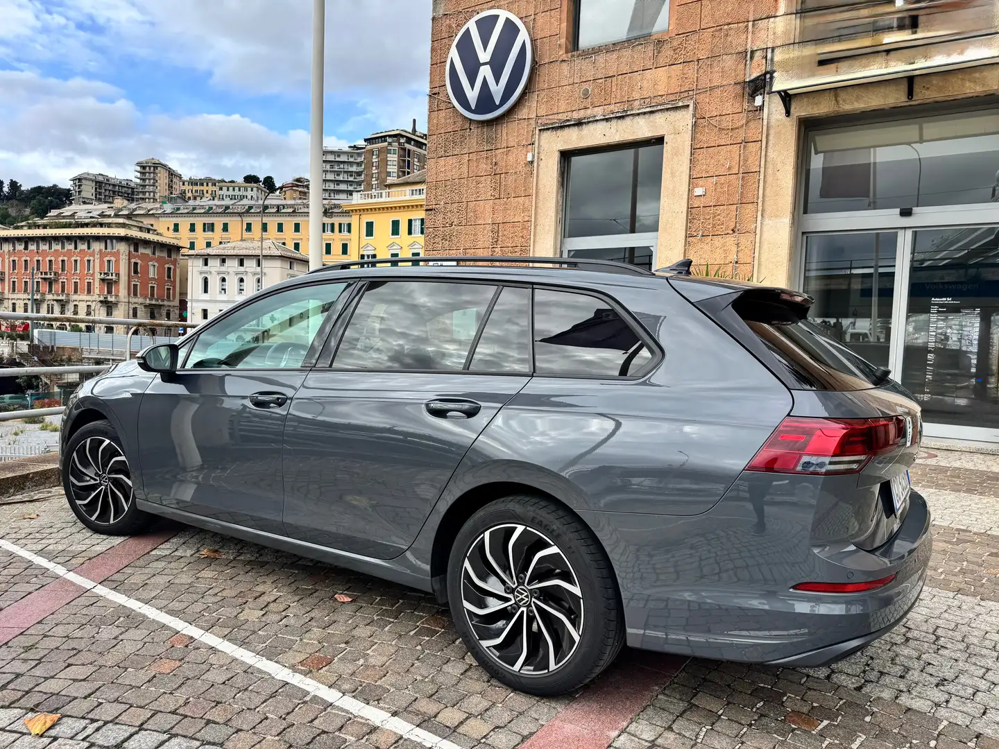 Volkswagen Golf Variant 1.0 etsi evo Life 110cv dsg Hybid PREZZO REALE Grijs - 1