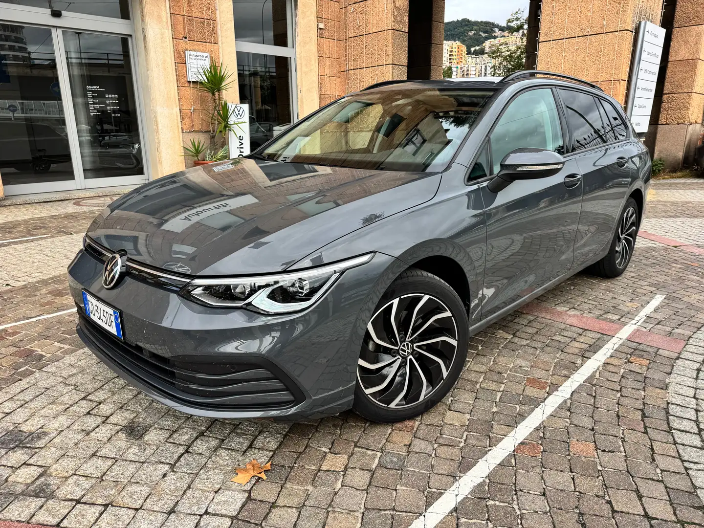 Volkswagen Golf Variant 1.0 etsi evo Life 110cv dsg Hybid PREZZO REALE Grigio - 1