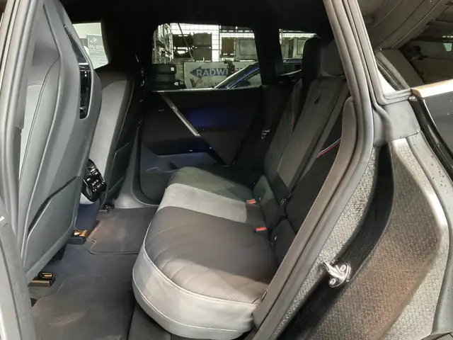 BMW Ix view 9