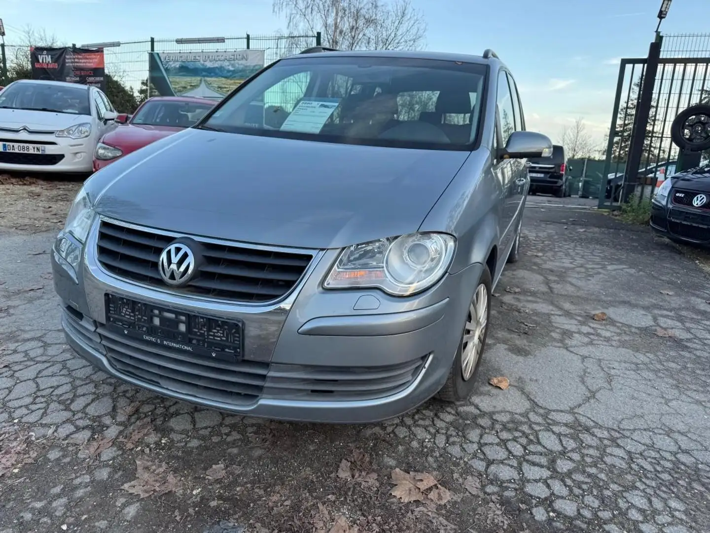 Volkswagen Touran - 1