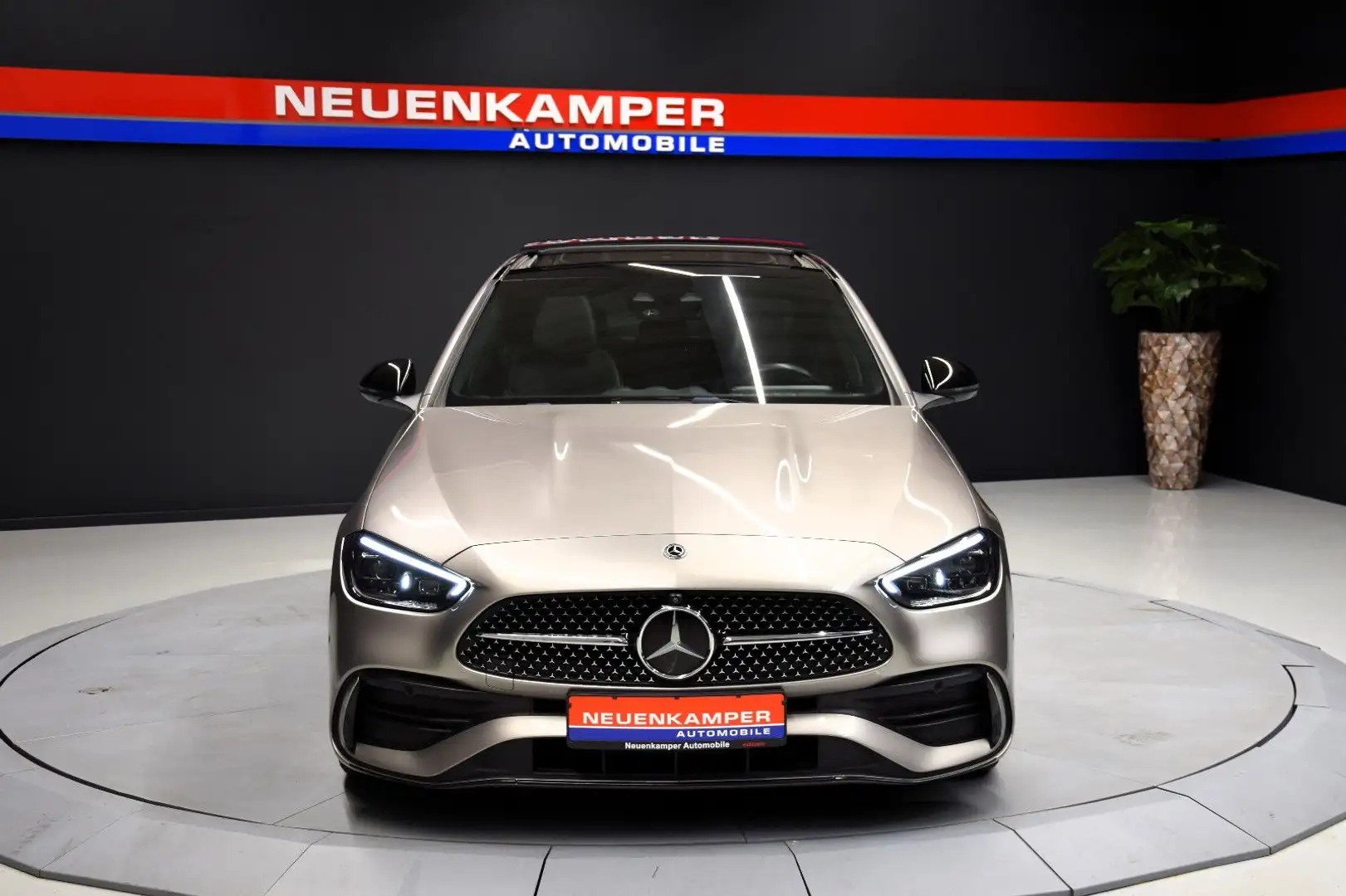 Mercedes-Benz C 300 C300d Limousine AMG Line Pano ACC Burmester 360° Zilver - 2