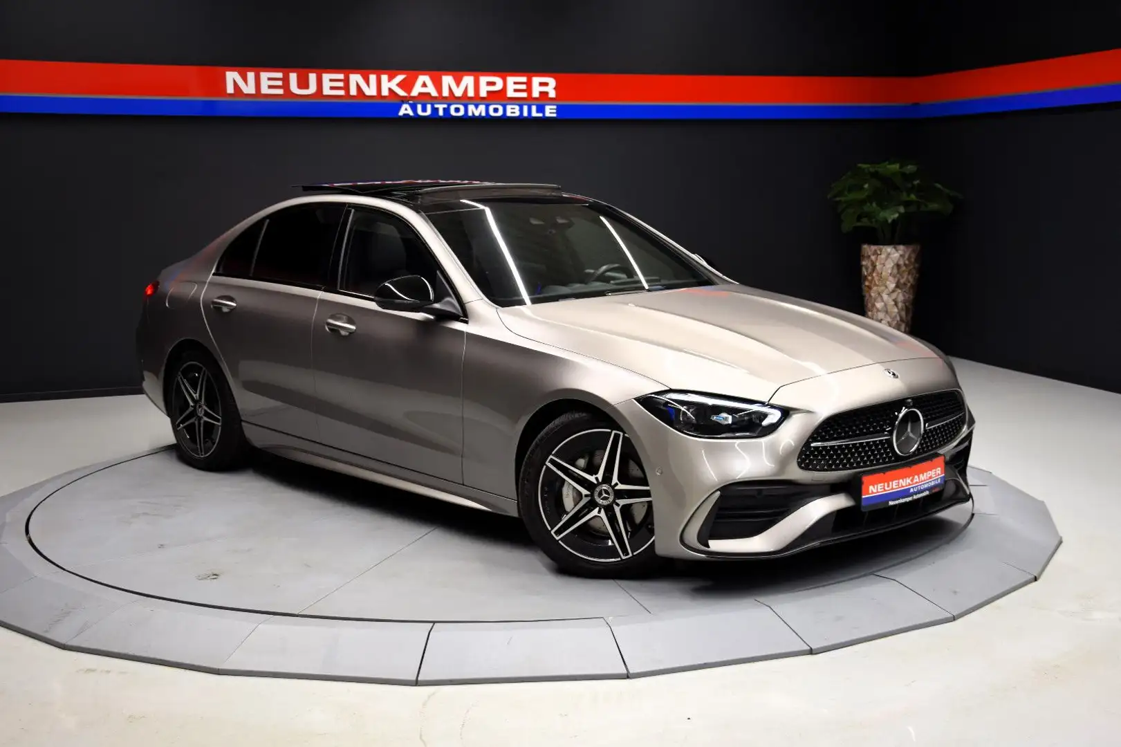 Mercedes-Benz C 300 C300d Limousine AMG Line Pano ACC Burmester 360° Zilver - 1
