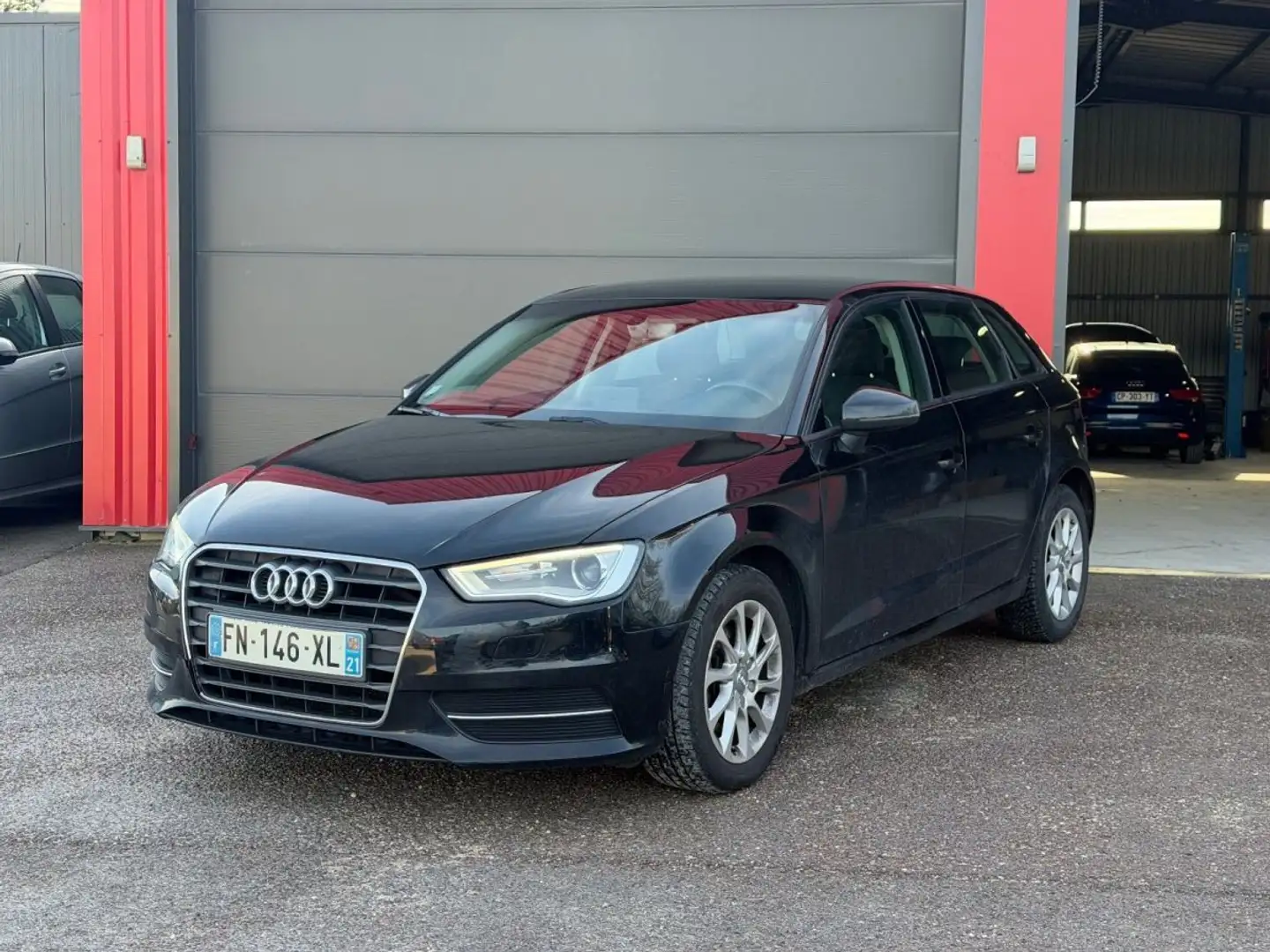 Audi A3 1.2 TFSI 110 Attraction Noir - 1