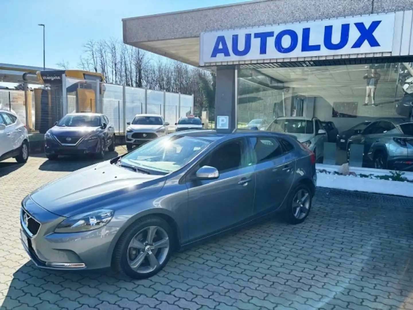 Volvo V40 D2 'eco' Geartronic Kinetic Gris - 1
