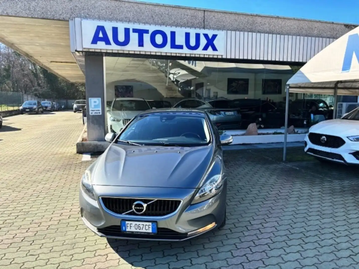 Volvo V40 D2 'eco' Geartronic Kinetic Gris - 2