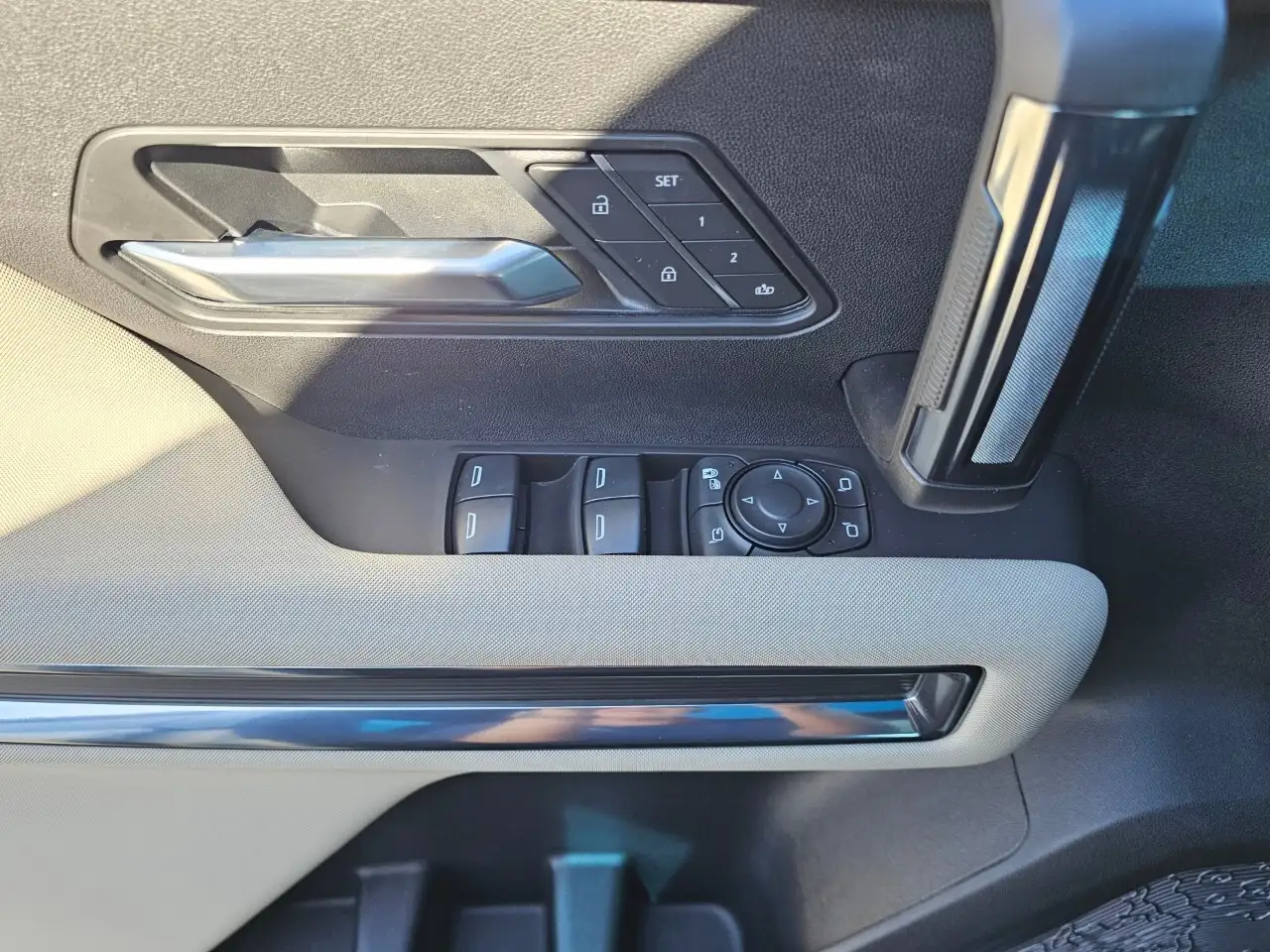 GMC HUMMER EV SUV снимка GMC HUMMER EV SUV