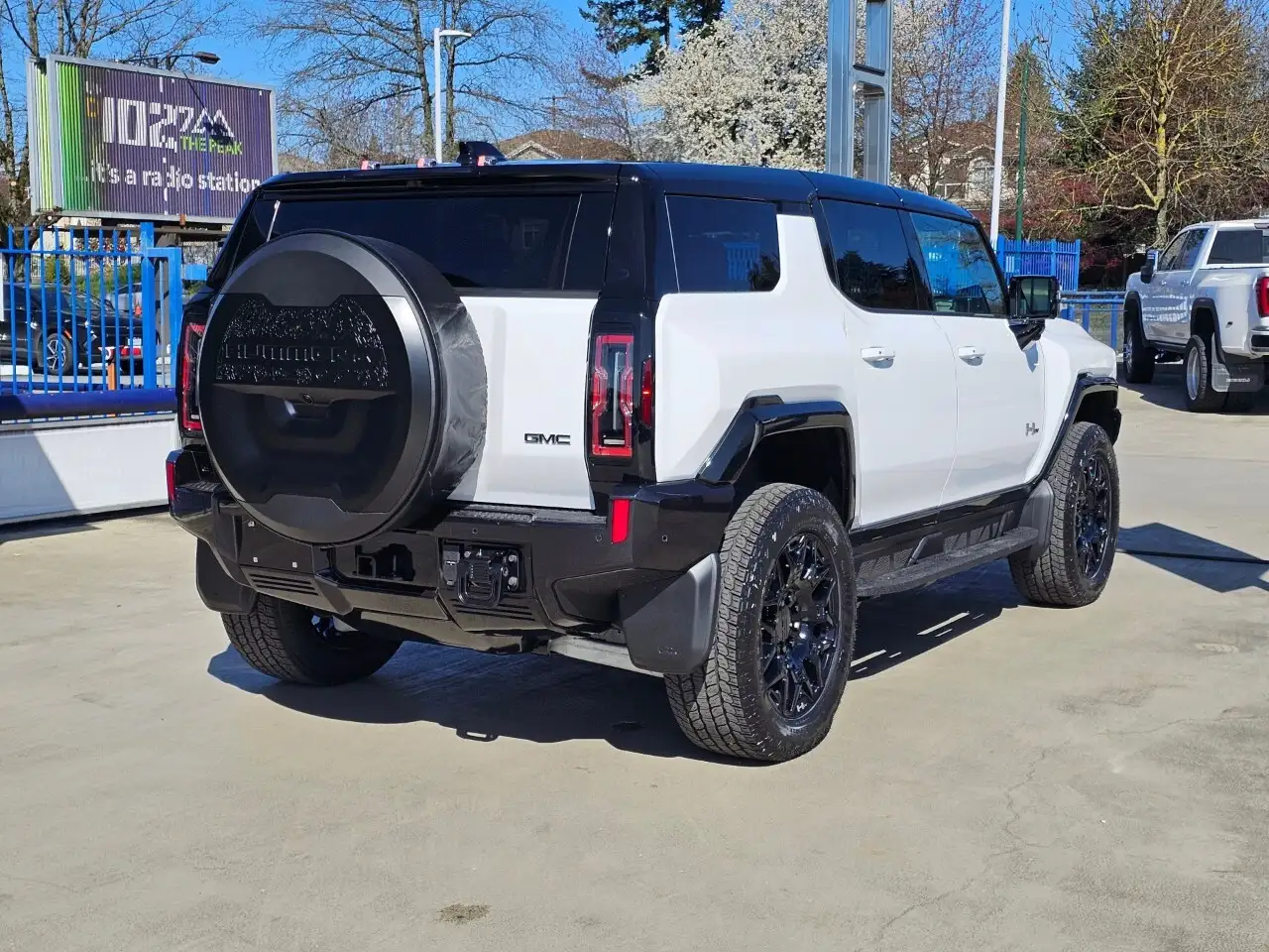 GMC HUMMER EV SUV снимка GMC HUMMER EV SUV