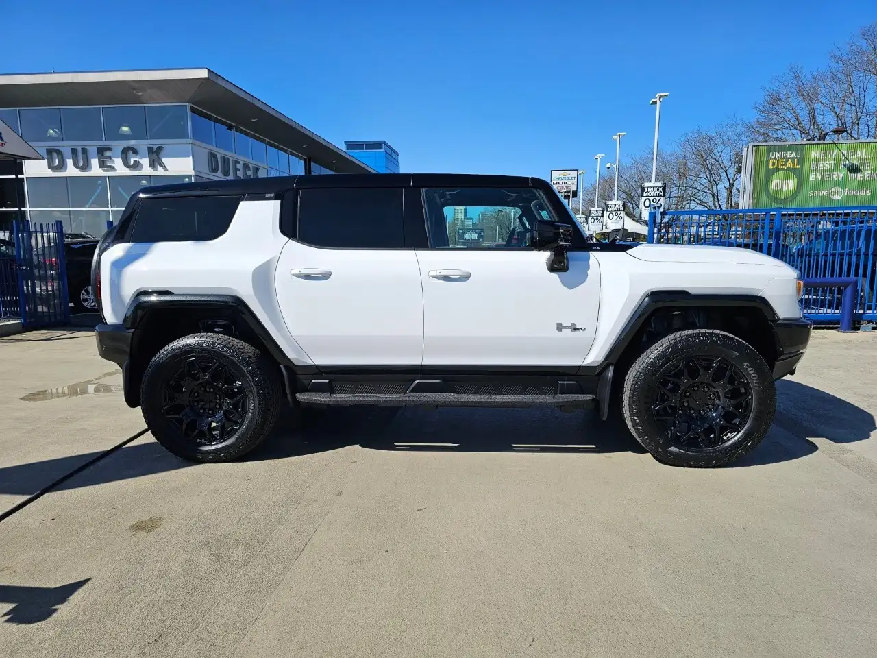 GMC HUMMER EV SUV снимка GMC HUMMER EV SUV