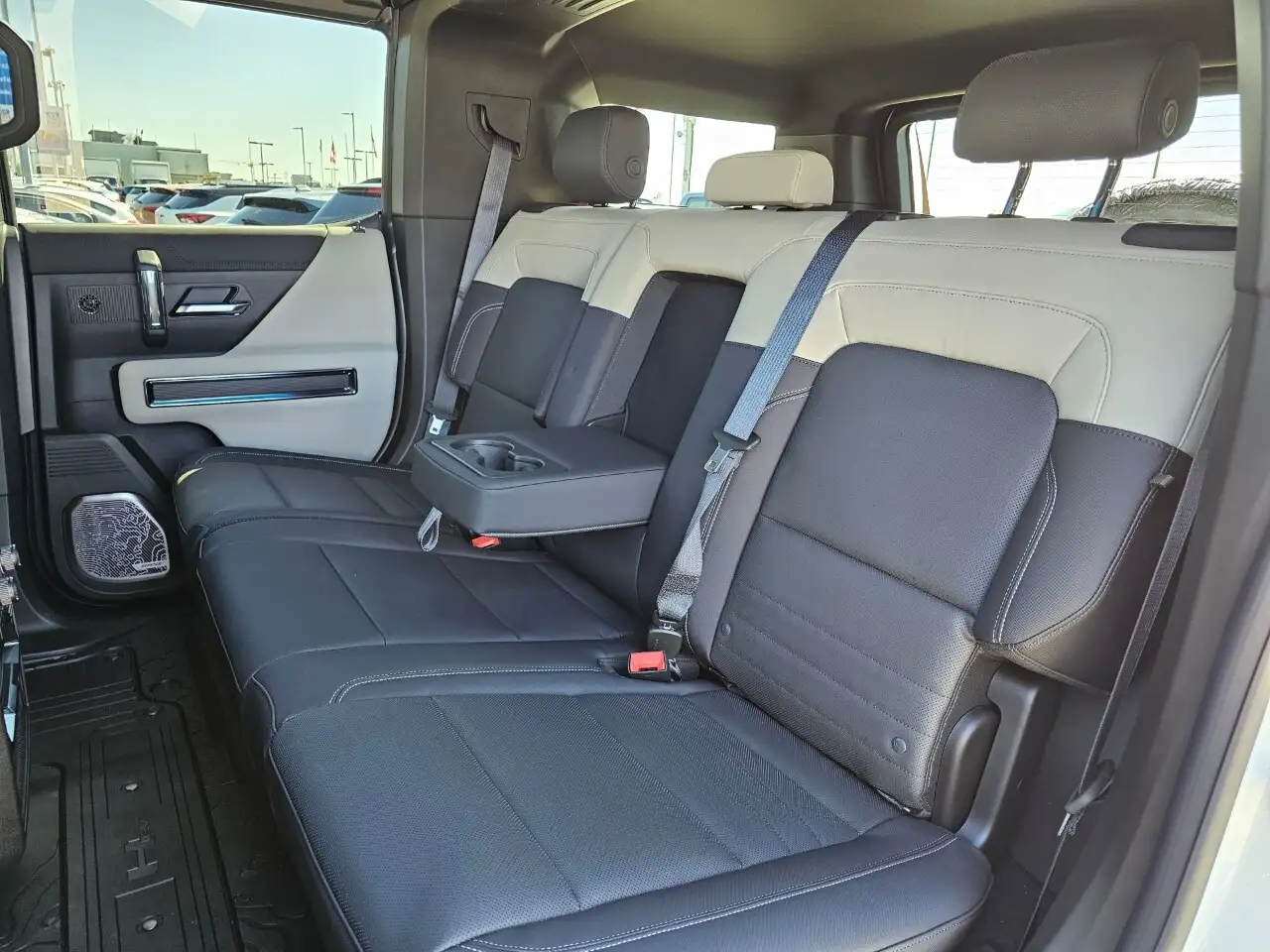 GMC HUMMER EV SUV снимка GMC HUMMER EV SUV