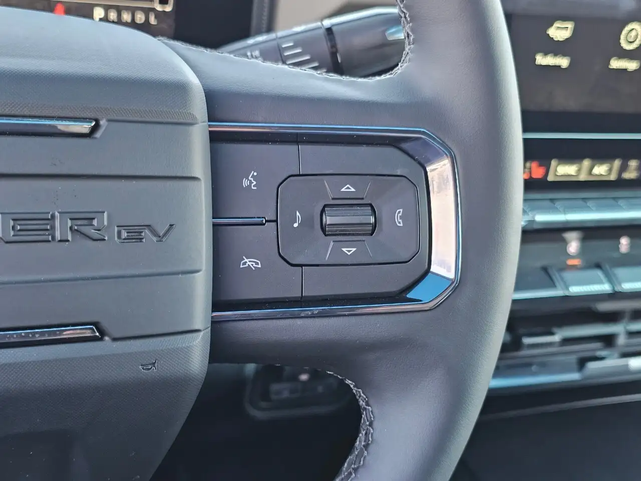 GMC HUMMER EV SUV снимка GMC HUMMER EV SUV