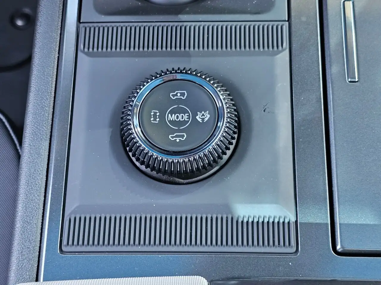 GMC HUMMER EV SUV снимка GMC HUMMER EV SUV