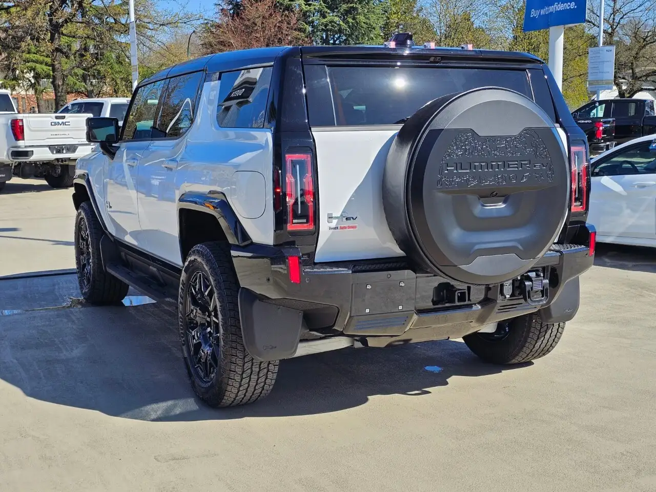 GMC HUMMER EV SUV снимка GMC HUMMER EV SUV