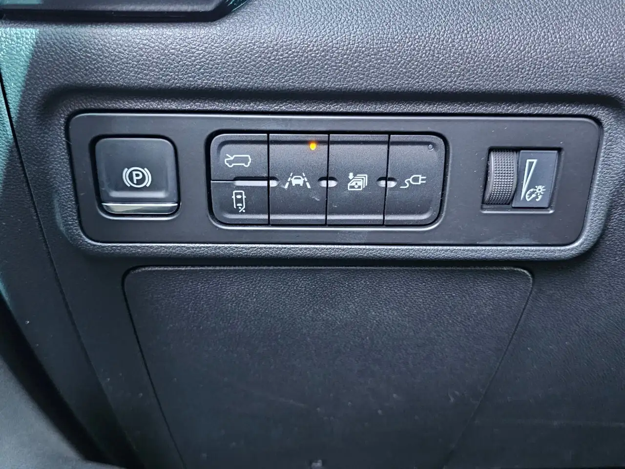 GMC HUMMER EV SUV снимка GMC HUMMER EV SUV