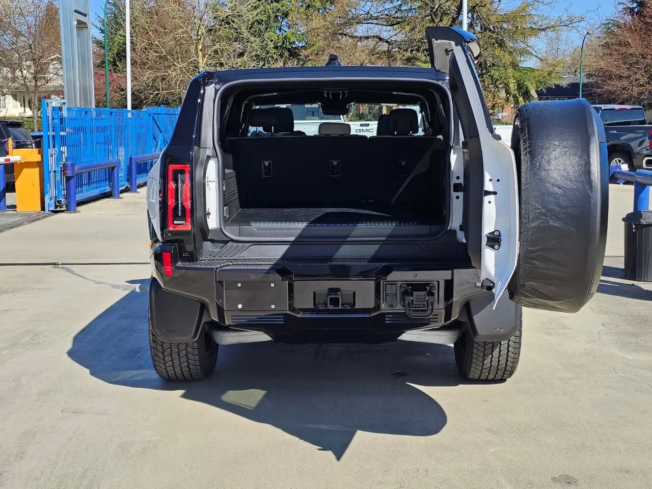 GMC HUMMER EV SUV снимка GMC HUMMER EV SUV