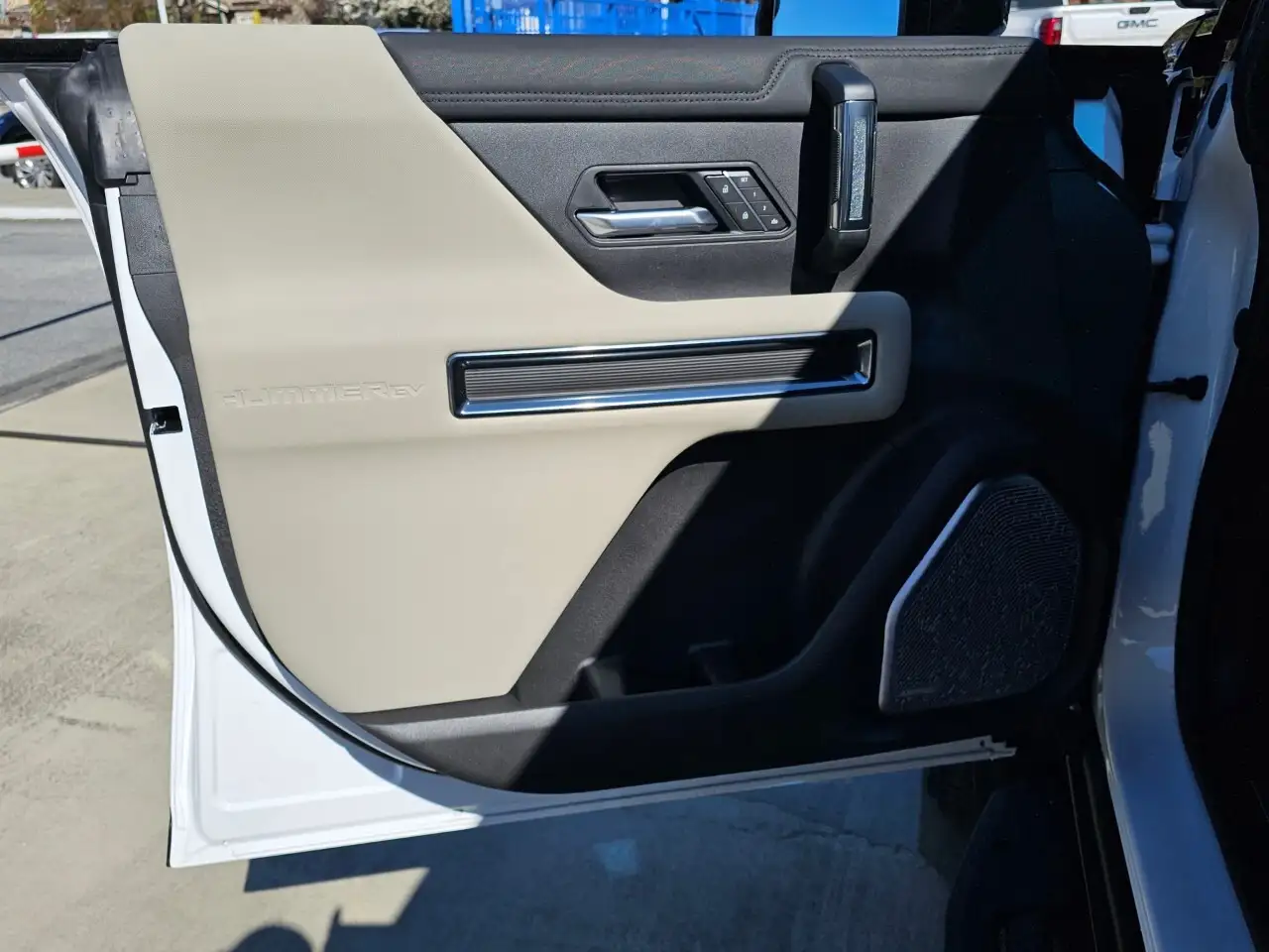 GMC HUMMER EV SUV снимка GMC HUMMER EV SUV