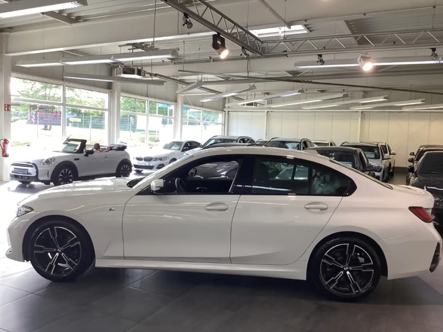 BMW 318 iA M Sport AHK 18'' HiFi Widescreen DrivAss SHZ Weiß - 2