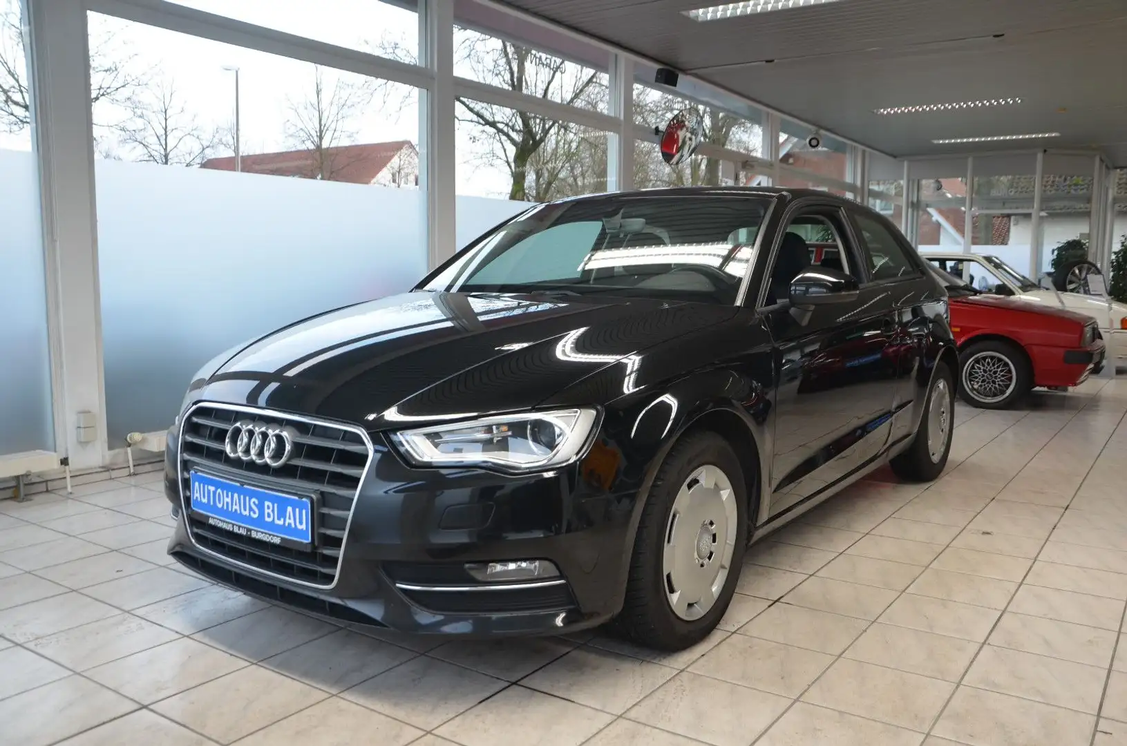Audi A3 1.6 TDI attraction *AUTOMATIK*MMI NAVI*XENON* Schwarz - 1
