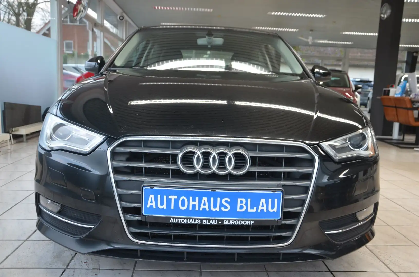 Audi A3 1.6 TDI attraction *AUTOMATIK*MMI NAVI*XENON* Schwarz - 2