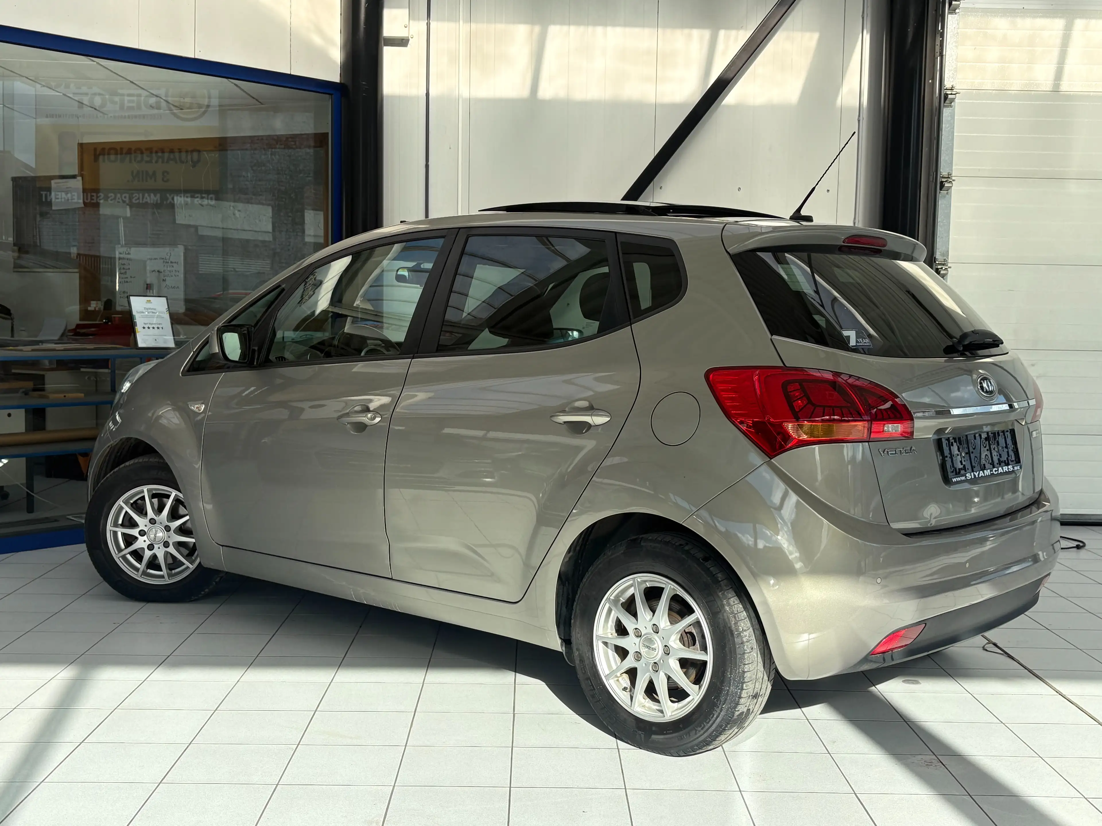 Kia Venga 1.4 CRDi *CUIR * TOIT * GPS * CAMERA * JANTES * — photo 2