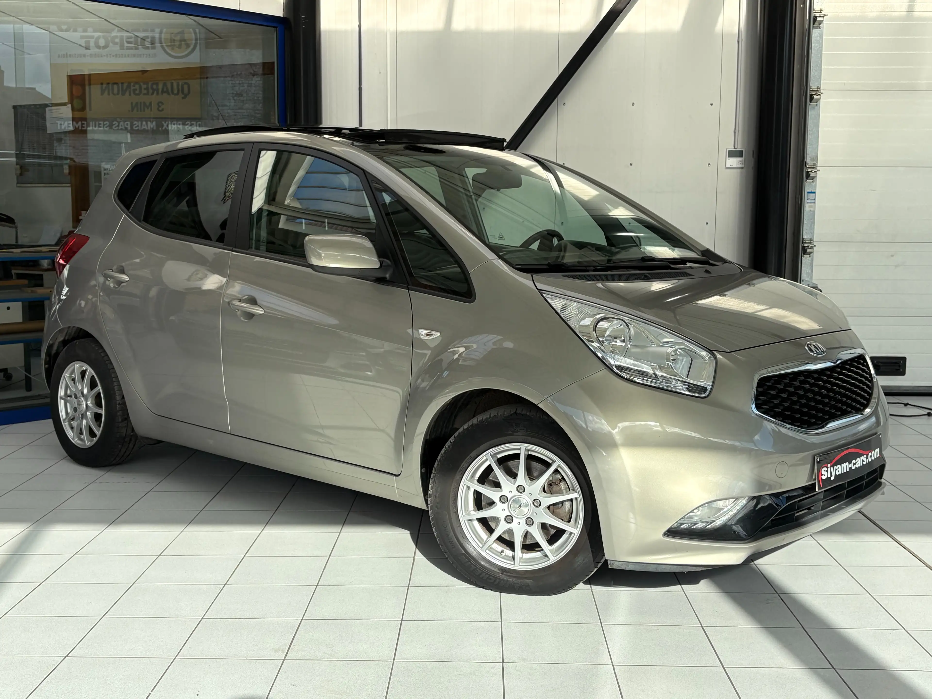 Kia Venga 1.4 CRDi *CUIR * TOIT * GPS * CAMERA * JANTES * — photo 6