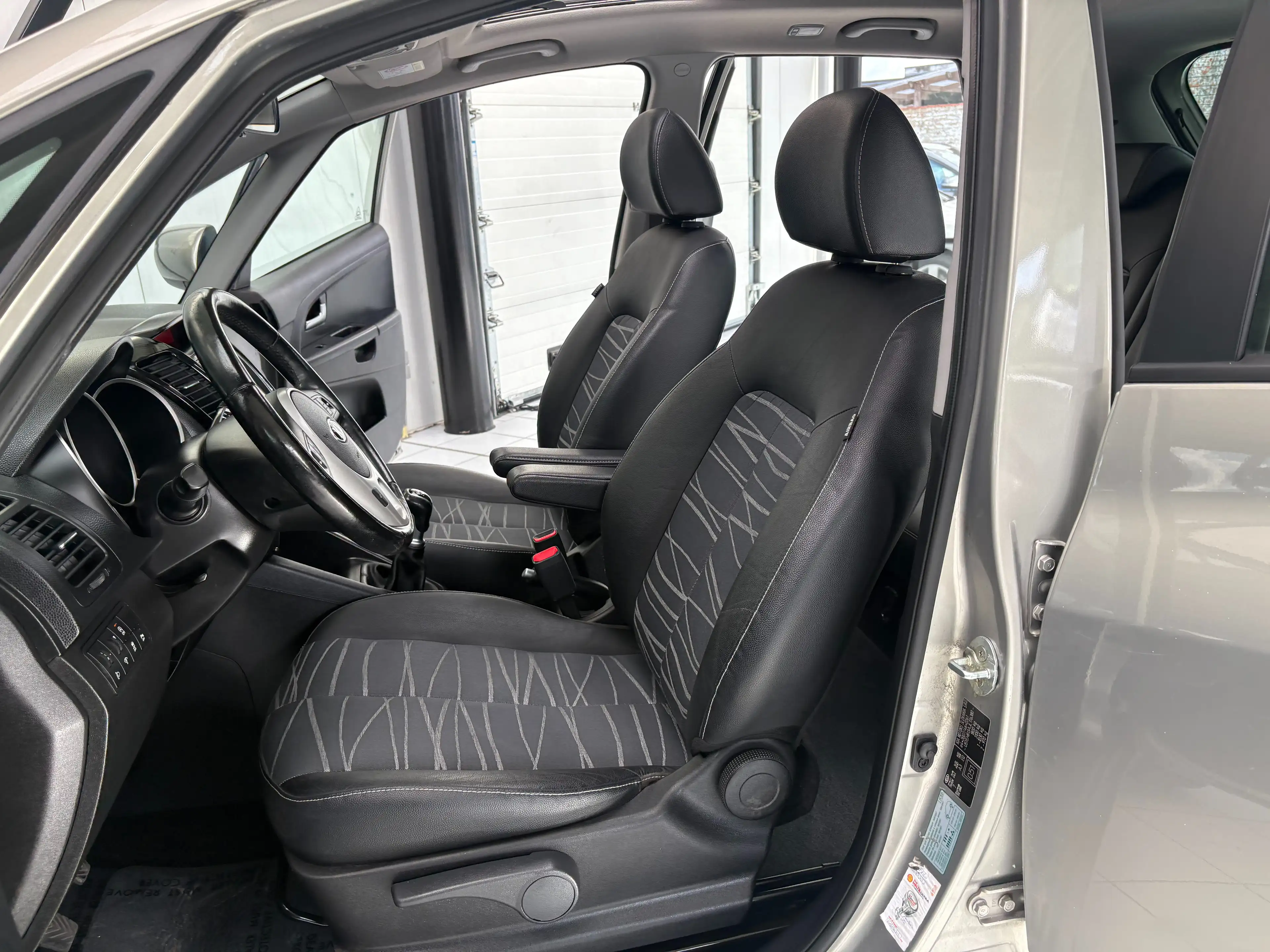 Kia Venga 1.4 CRDi *CUIR * TOIT * GPS * CAMERA * JANTES * — photo 13