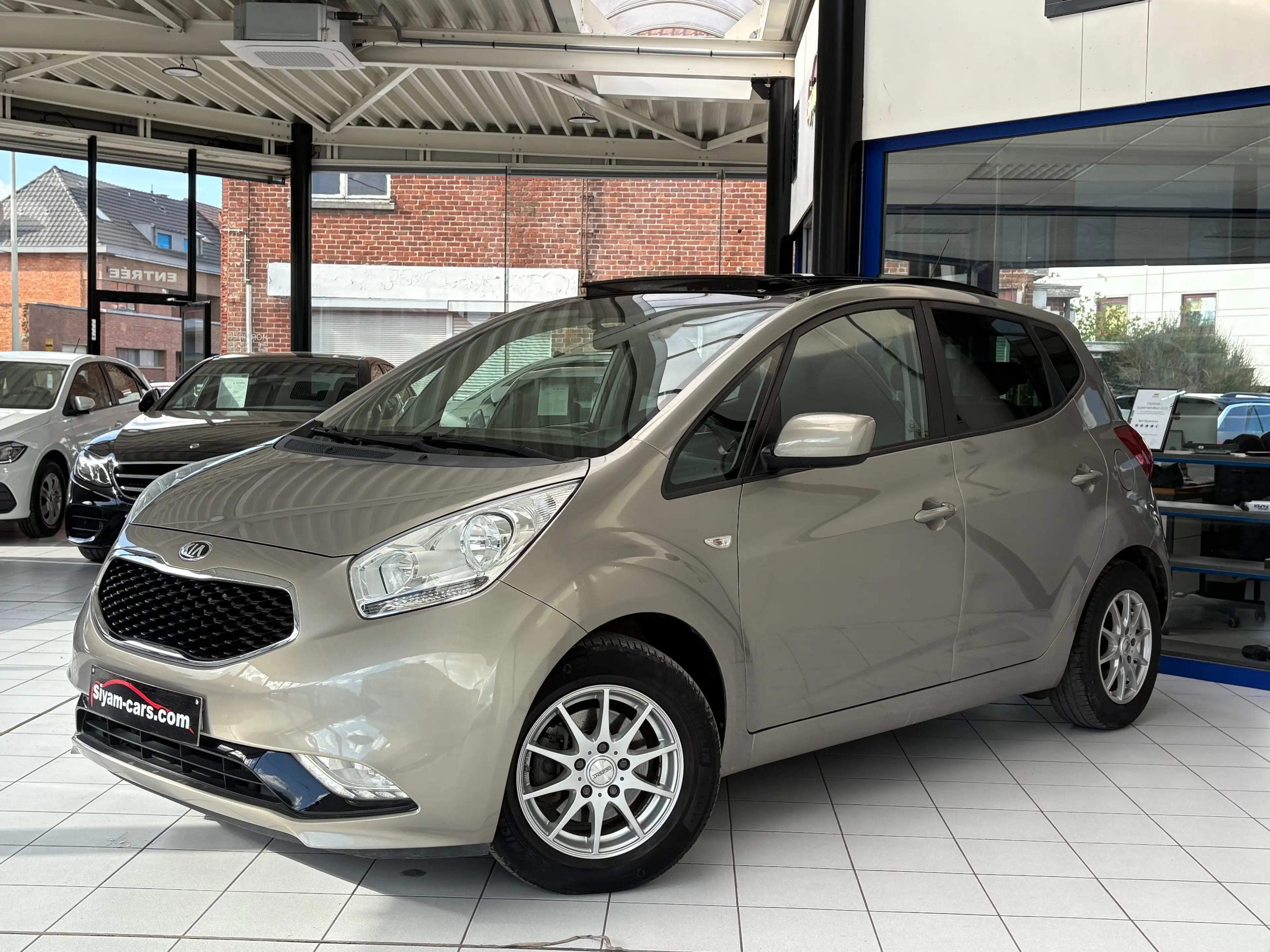 Kia Venga 1.4 CRDi *CUIR * TOIT * GPS * CAMERA * JANTES *