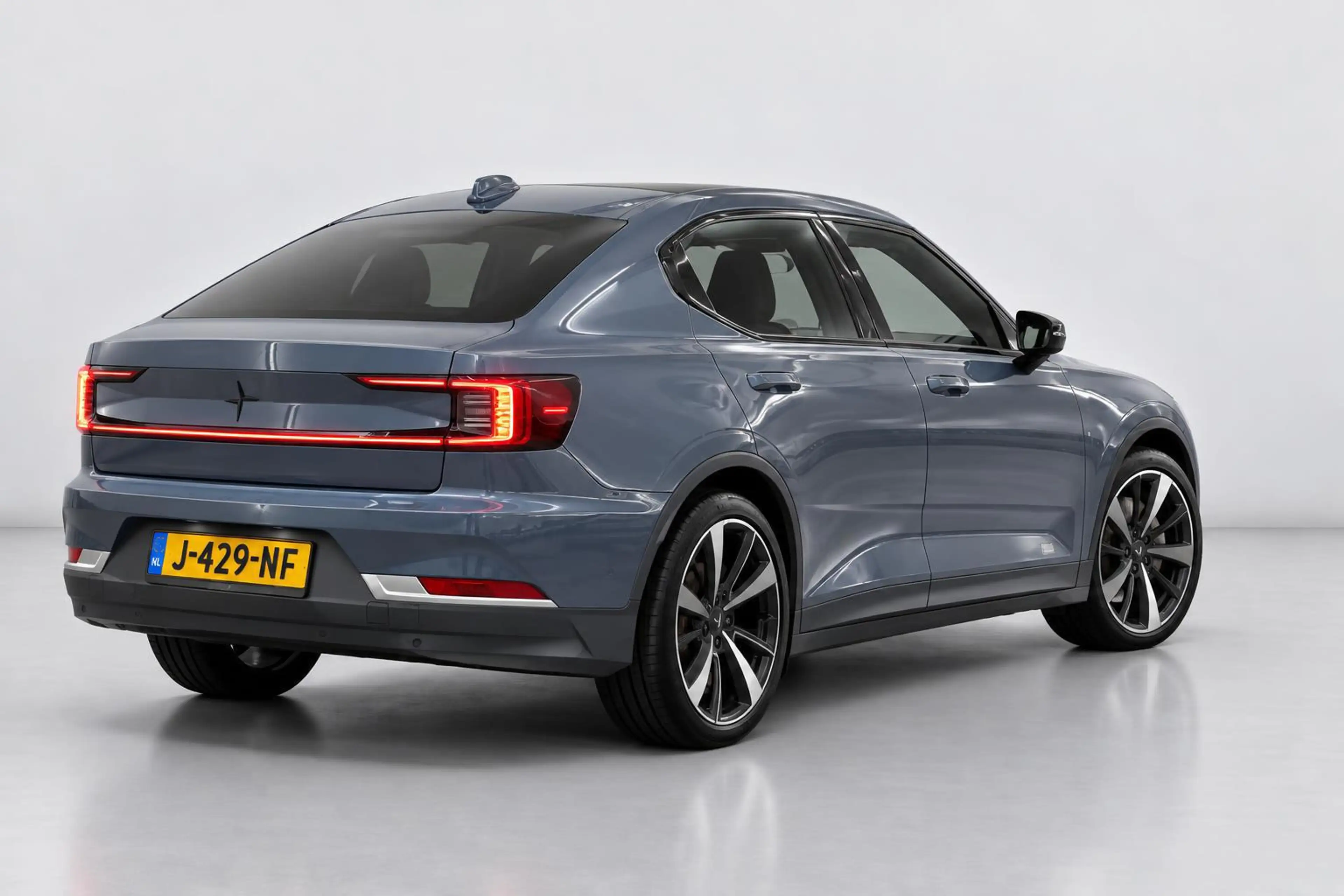 Polestar 2 Long Range Dual Motor Launch Edition 78kWh PANO 93 — photo 3