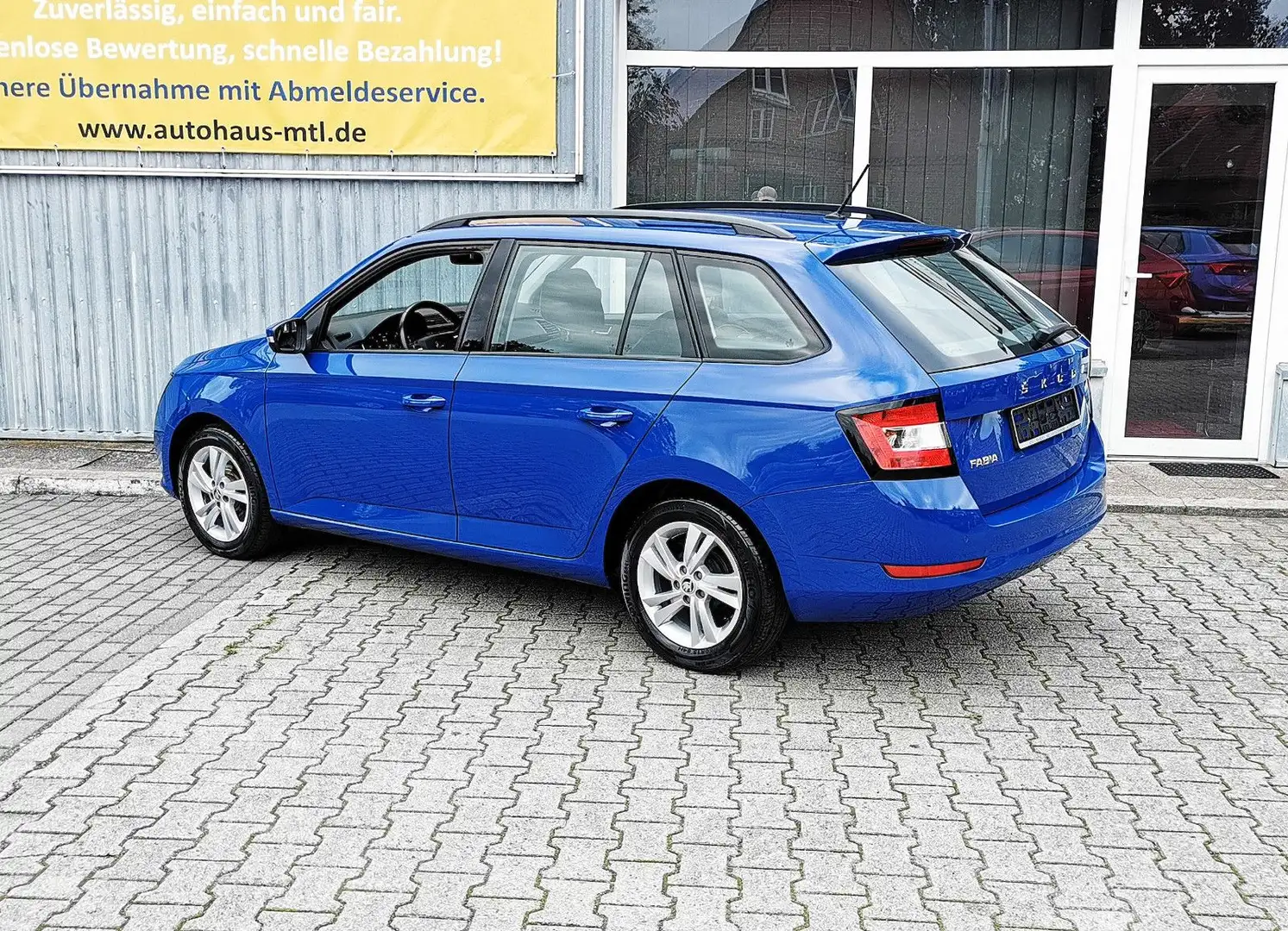 Skoda Fabia 1.0l TSI 70kW AMBITION COMBI APP Alu PDC Blau - 2