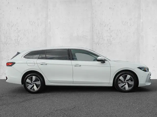 Volkswagen Passat view 5