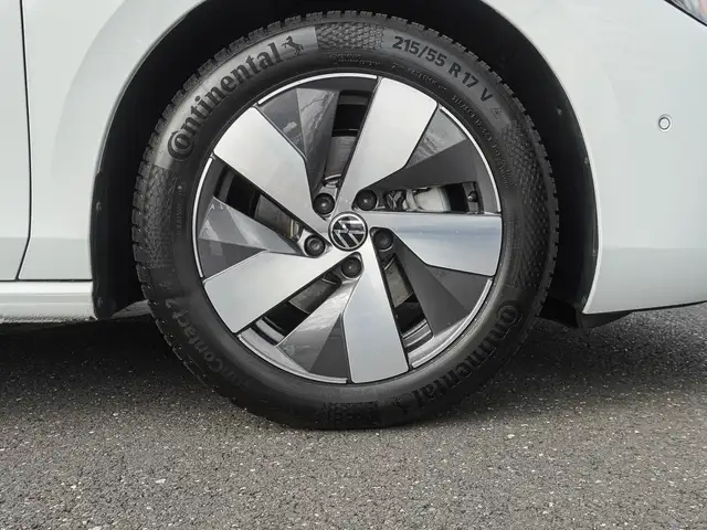 Volkswagen Passat view 7