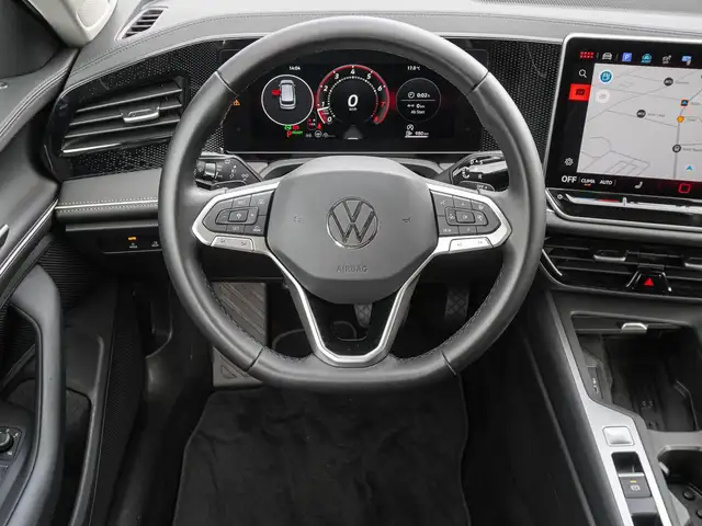 Volkswagen Passat view 11