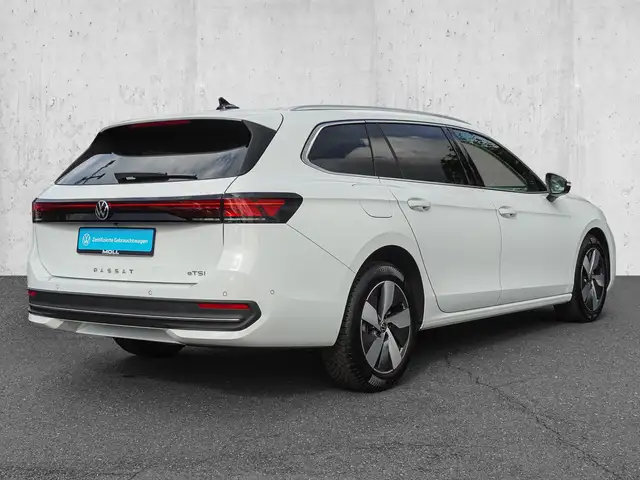 Volkswagen Passat view 4