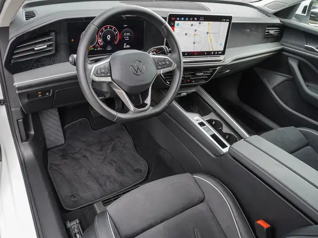 Volkswagen Passat view 9