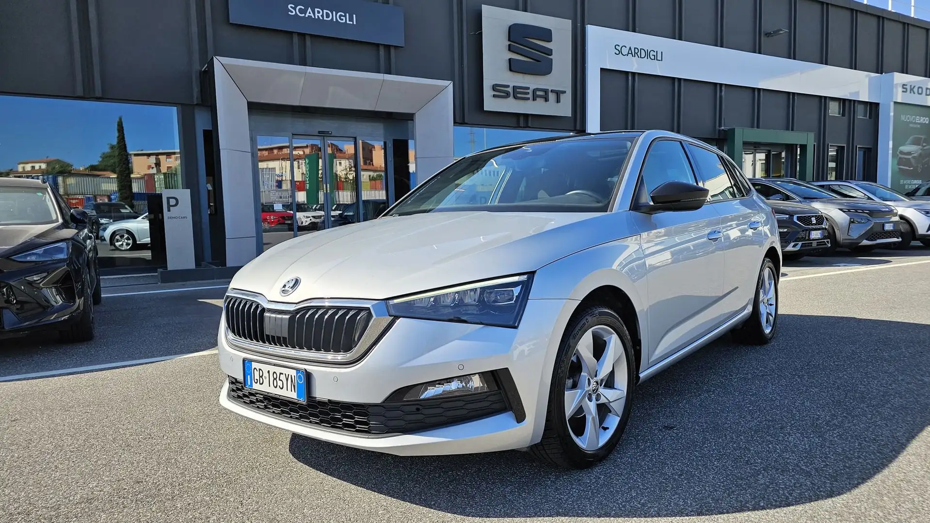 Skoda Scala 1.0 G-Tec Sport Stříbrná - 1