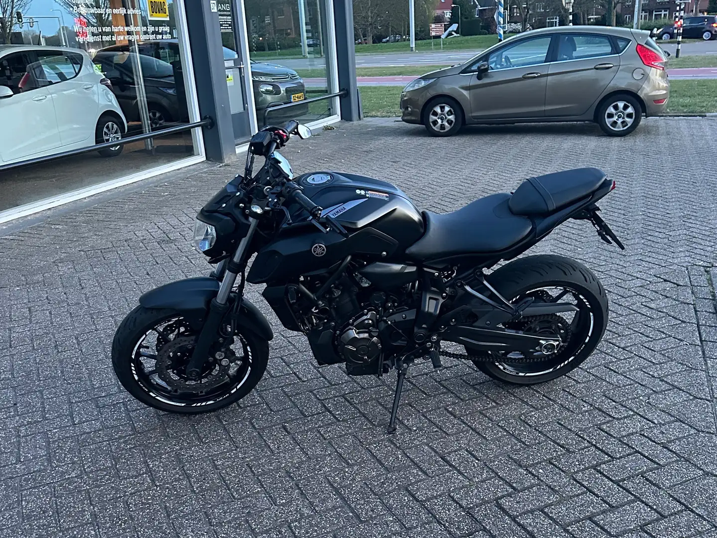 Yamaha MT-07 Zwart - 2
