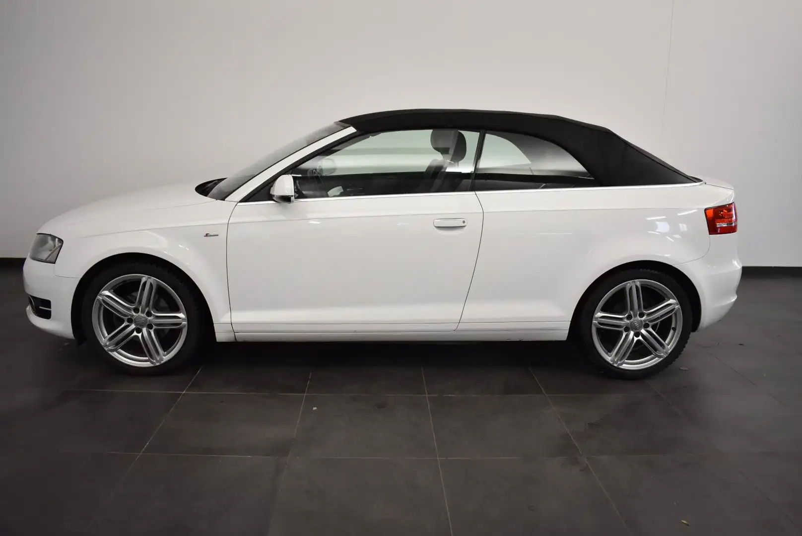Audi A3 Cabriolet S line Sportpaket plus/NAVI/PDC Weiß - 1