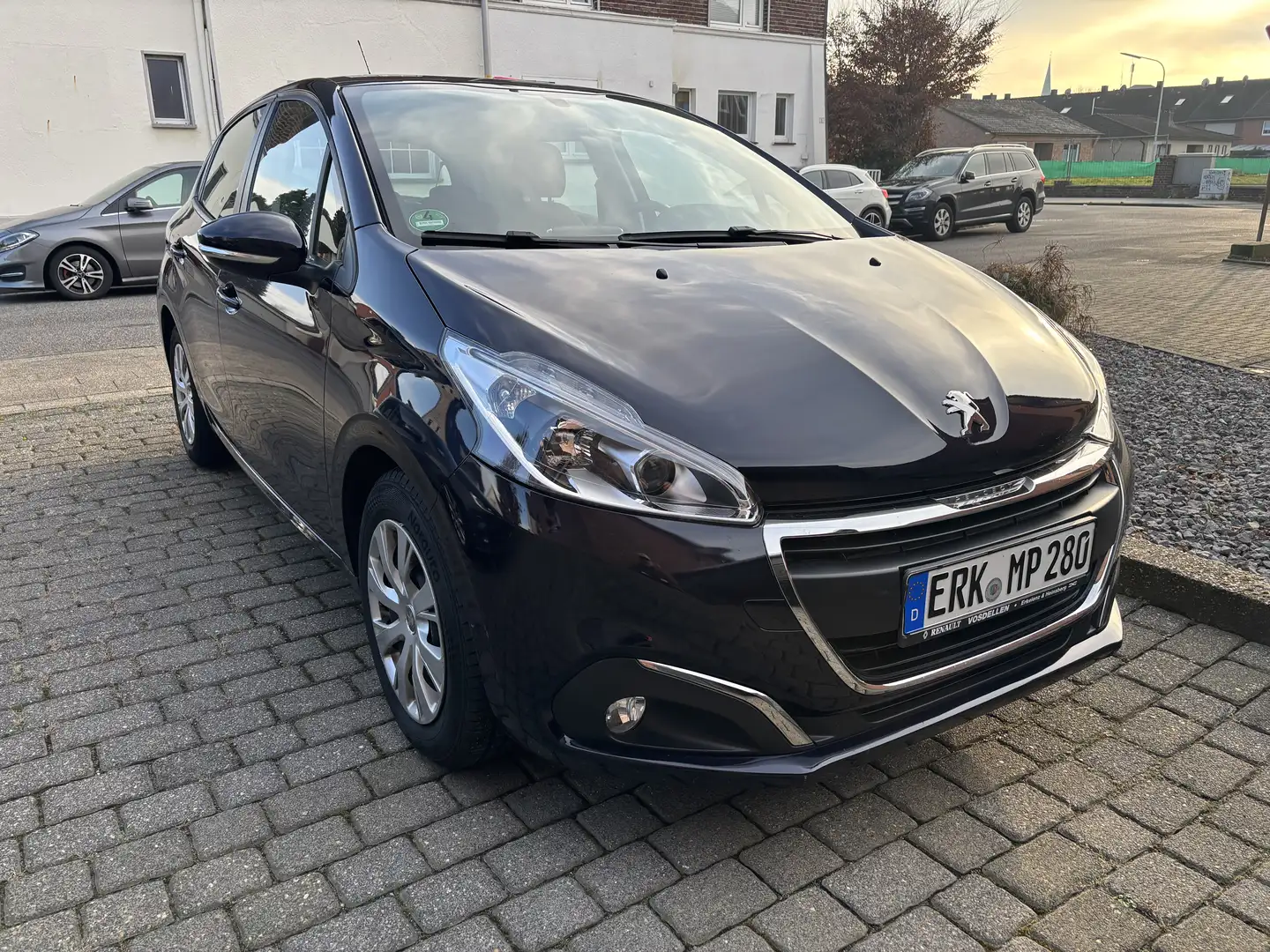 Peugeot 208 208  5-Türer PureTech Active 38.400km (Rentner) Blau - 1