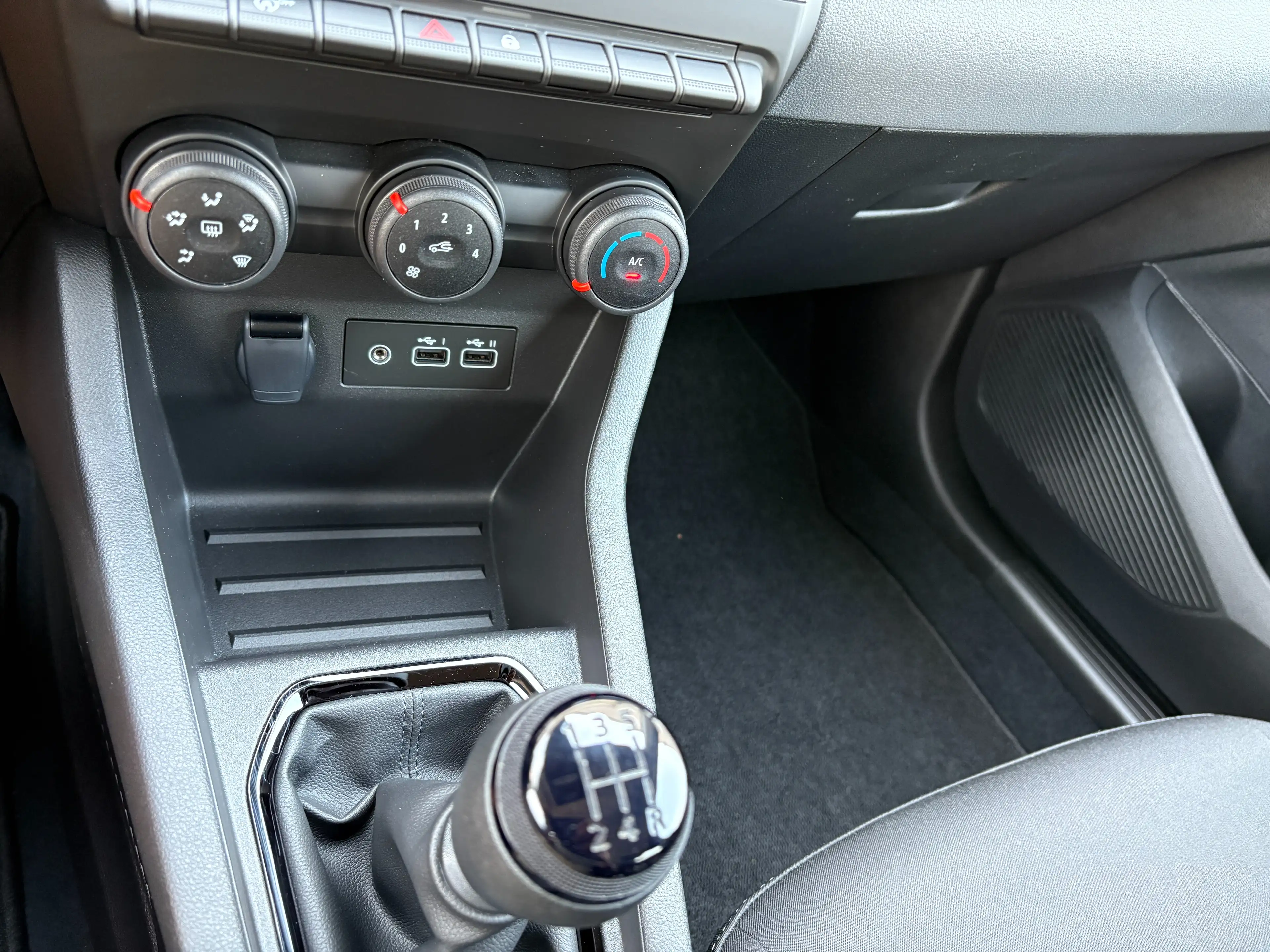 Mitsubishi Colt 1,0 MPI Inform — photo 13