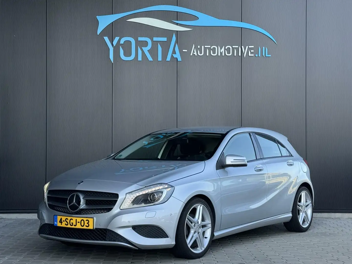 Mercedes-Benz A 180 Edition Navigatie 4U3 Grijs - 1