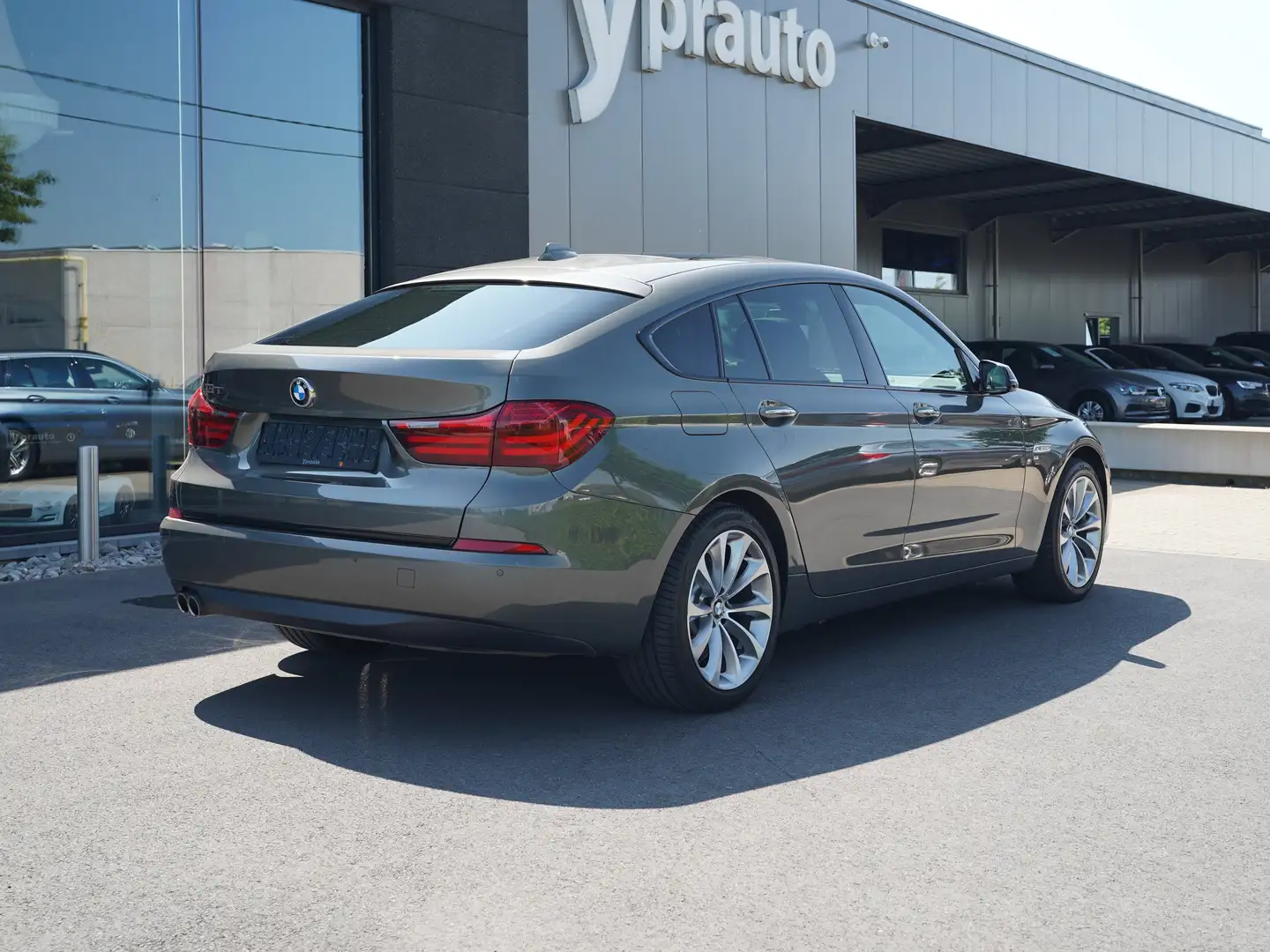 BMW 520 520d GT Aut Panorama Memory Head-Up Camera 19" VZ Grijs - 2