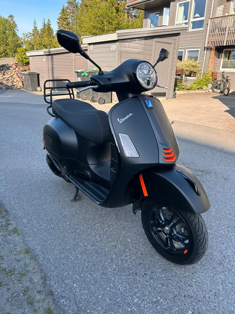 Vespa GTS 300 Nero - 1